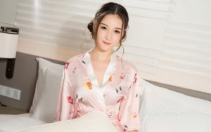 看到老公和别的女人聊天心里不舒服 1