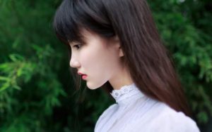 我没安全感,碰到男友与女孩亲密,该如何应对呀 1
