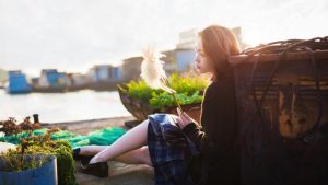 我喜欢的女同桌有男朋友,看到他俩互动我难受,咋整啊? 1