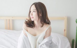 结婚7年,前任婚后老进我空间,这关系咋处理呀 1