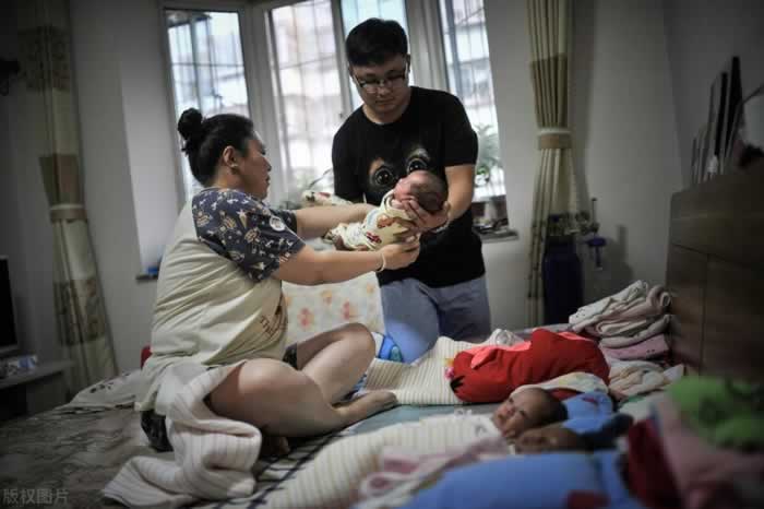 离婚2岁内孩子跟妈妈 不因为改姓不给钱 民法典婚姻家庭解读3_情感