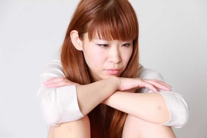 把一手好牌打个稀烂,你身边有这样的女人么_情感