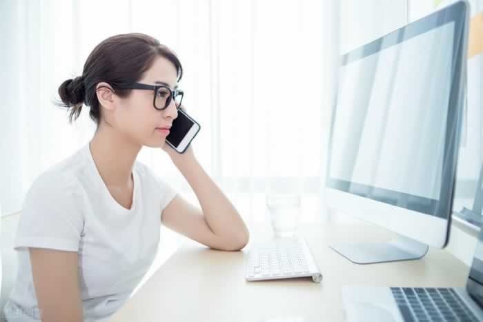 当下的力量:做一个现实的女人总要好过做一个痛苦的女人_情感