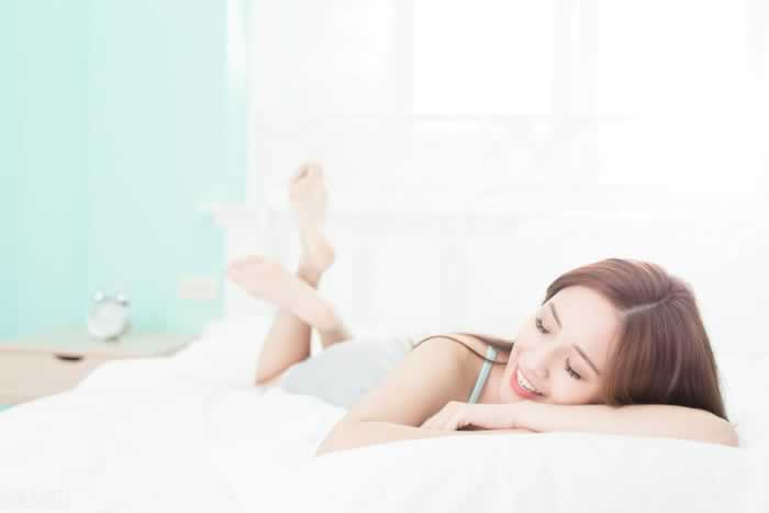 当下的力量:做一个现实的女人总要好过做一个痛苦的女人_情感