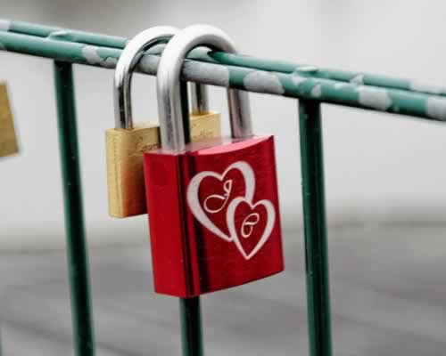 老婆婚内出轨怎样挽回？老婆出轨爱上别人还能挽回吗_情感