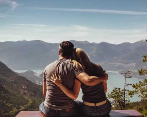 老公因打架进了派出所，原配去领人，居然发现男人出轨了？_情感