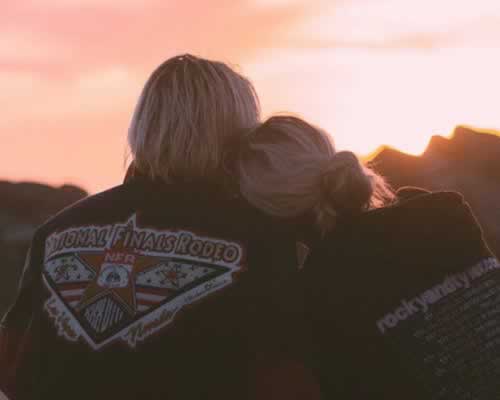 出轨的一方不认错还提离婚是为什么？该怎么挽回？_情感