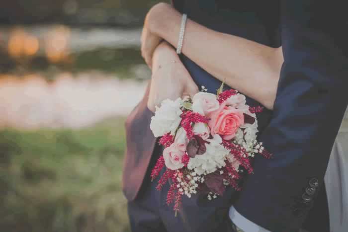 “看完准婆婆的朋友圈后，我取消了婚礼”_情感