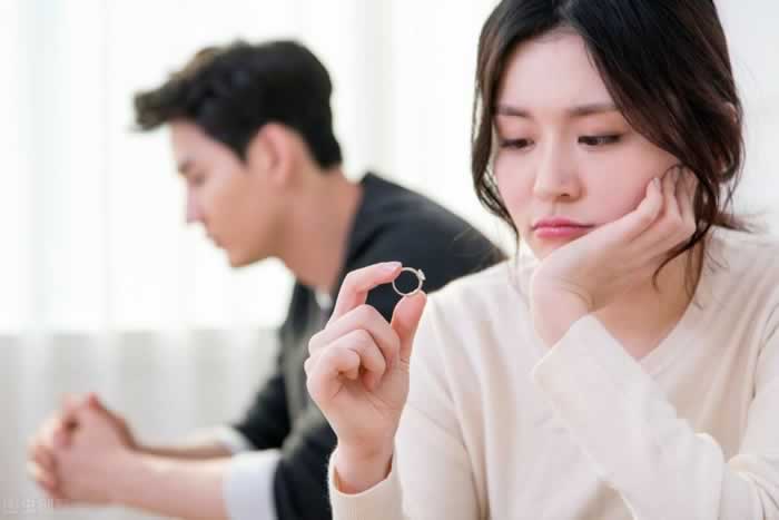 遭遇背叛之后，第三者总是故意挑衅我，该怎么办？_情感
