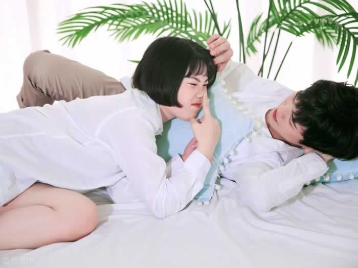恋爱冷战了，5个小技巧，就可以让对方先低头哄你_情感