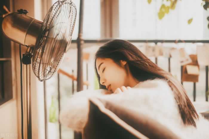 男人总说忙，怎么让他主动联系你？_情感