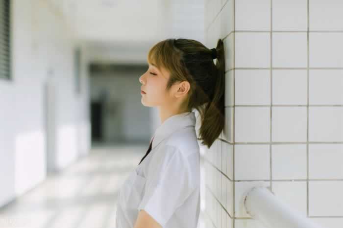 男人面对年轻女孩，会有哪些想法？_情感