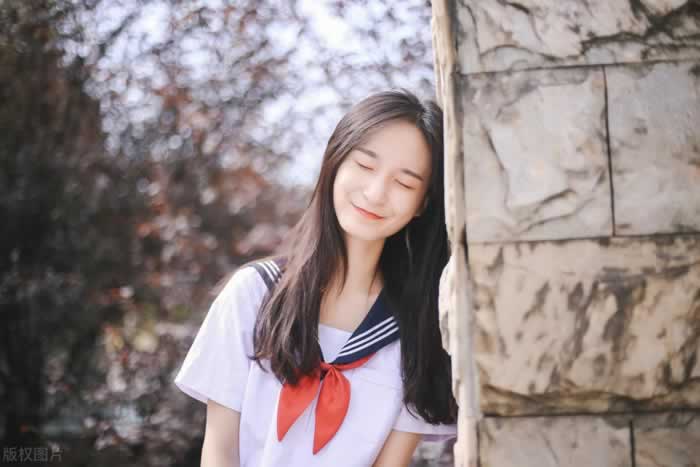 男人面对年轻女孩，会有哪些想法？_情感