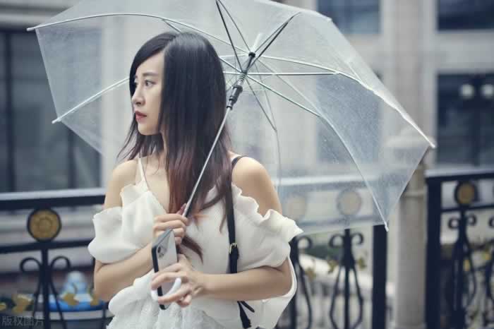 男人对你忽冷忽热,到底是在想什么?_情感