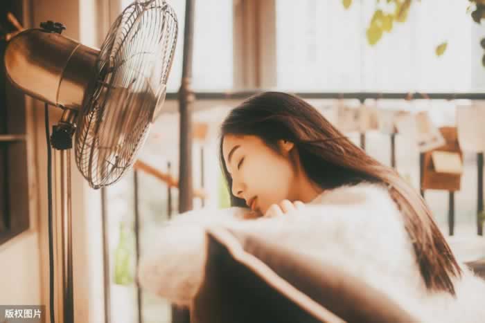 过度合理化效应：怎么引导对方付出？_情感