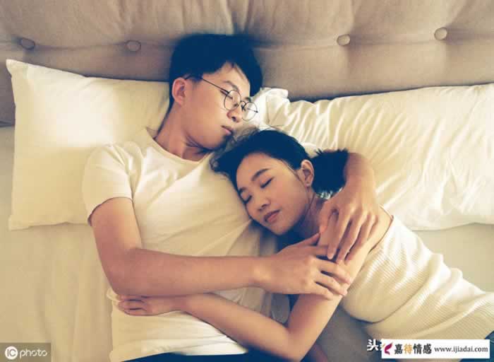 我和老公结婚5年后，他说他心里还爱着前妻，要和我离婚_情感
