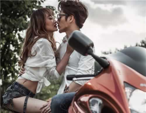 如何安慰男朋友?聪明的女人必懂男人的软肋_情感