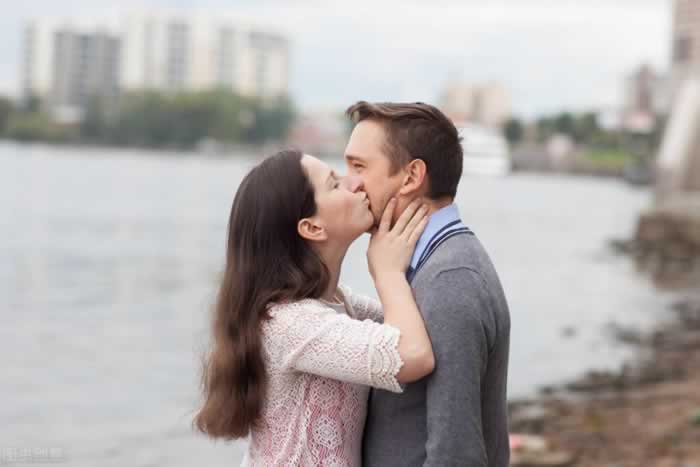 和女朋友冷战怎么办？教你怎么哄女朋友_情感