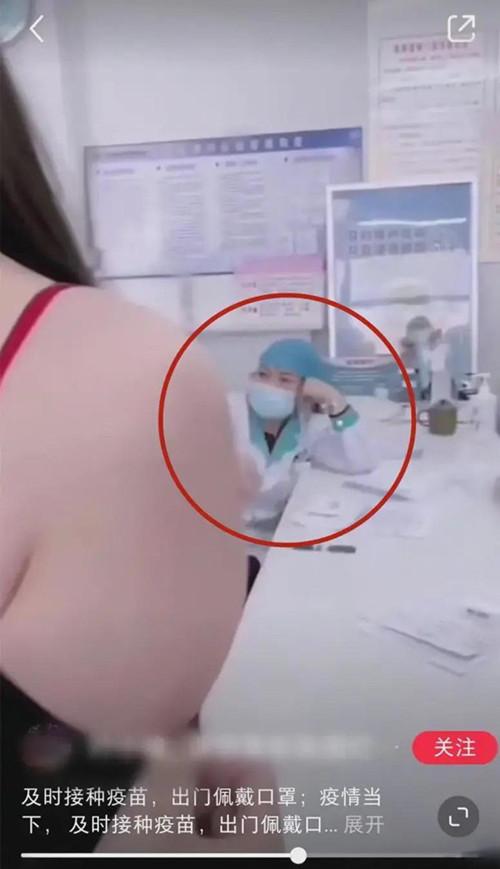 她穿着黑丝，在抖音教400万老司机学科目一_情感