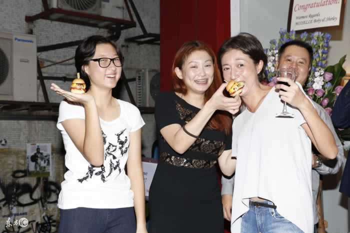 这个母亲“有毒”，拥有这样的母亲该哭还是该笑？_情感
