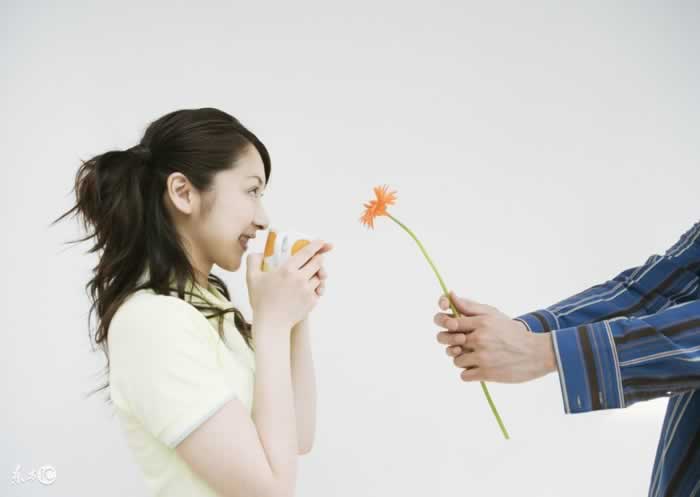 内向男生学好这几招!你也能被美女抢着要~_情感
