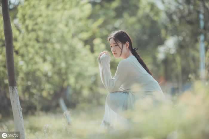 男人对你有这些“小动作”,多半是不爱,只是玩玩而已_情感