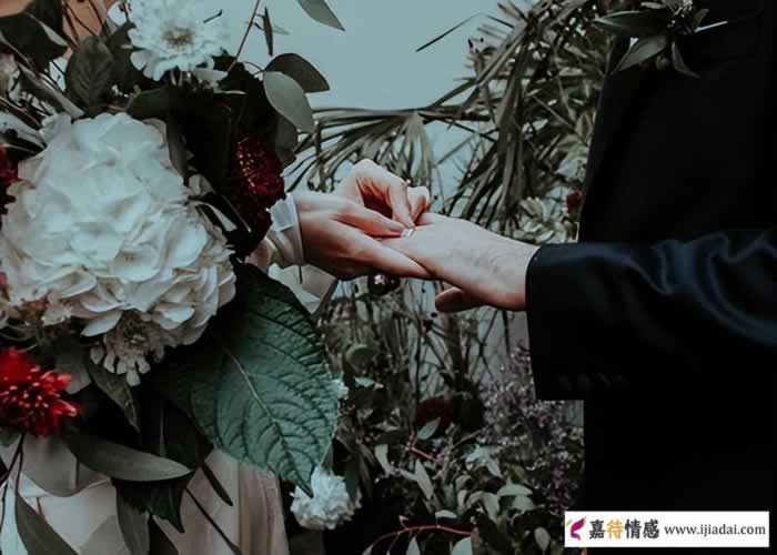 小三找到原配，说要一起对付出轨男人的新欢，原配该怎么办？_情感