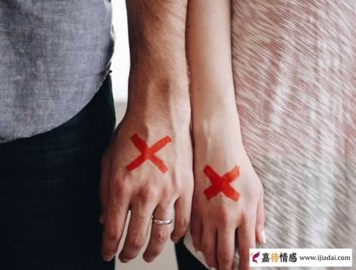 男人开始疏远婚外情人的表现，原配抓住时机，轻松分离第三者_情感