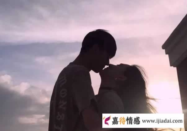 中年女人的动情，其实就这两个字：接受_情感