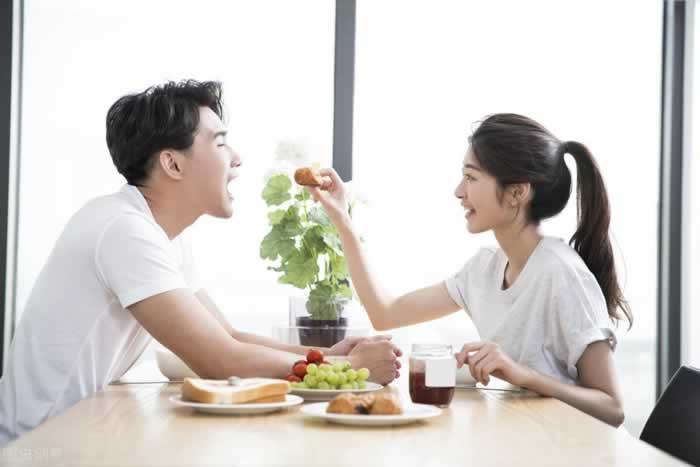 家庭主妇遭遇想上位的小三，该如何见招拆招分离小三？_情感