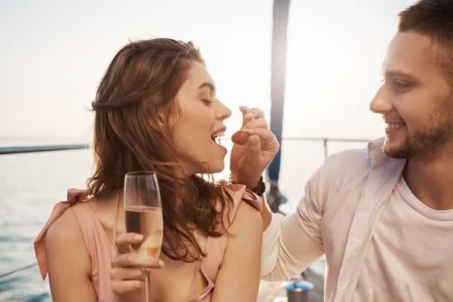 遭遇老公的背叛，妻子们该如何走出婚姻背叛带来的伤痛？_情感