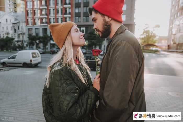 买超宠妻人设崩塌！为爱说着丧偶、断腿的话，却没拦住自己偷吃？_情感