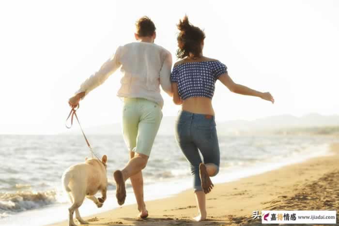 买超宠妻人设崩塌！为爱说着丧偶、断腿的话，却没拦住自己偷吃？_情感