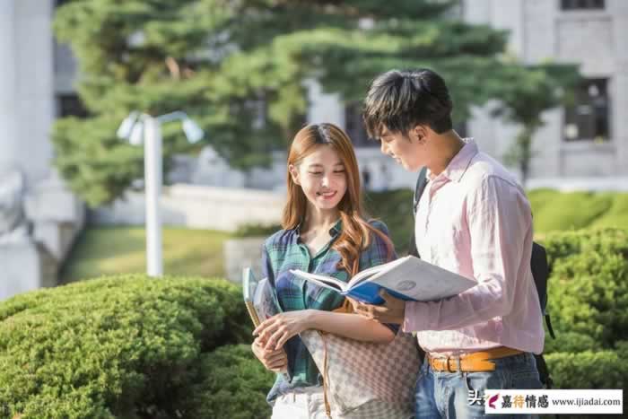 王蓉三娃妈火爆全网后引争议:已婚女性只能围着老公家庭孩子转?_情感