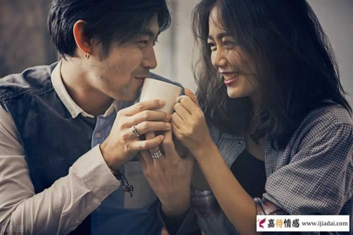 王蓉三娃妈火爆全网后引争议:已婚女性只能围着老公家庭孩子转?_情感
