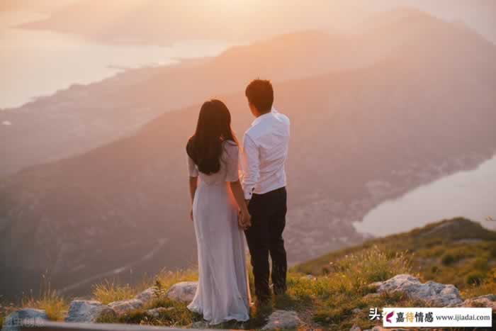 爱情里，女人不自信的表现，两招让你告别自卑_情感