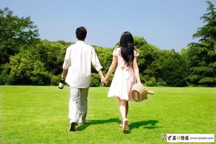男人不回你消息时,无需一味卑微讨好,这样做他才会乖乖回头_情感