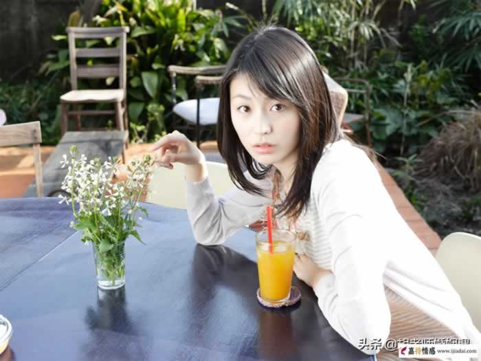 想让男人对你持续着迷？女人做到这3点，让他对你念念不忘_情感