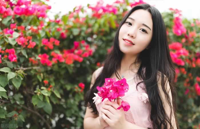 女人撒谎时，会有哪些细微表现？_情感