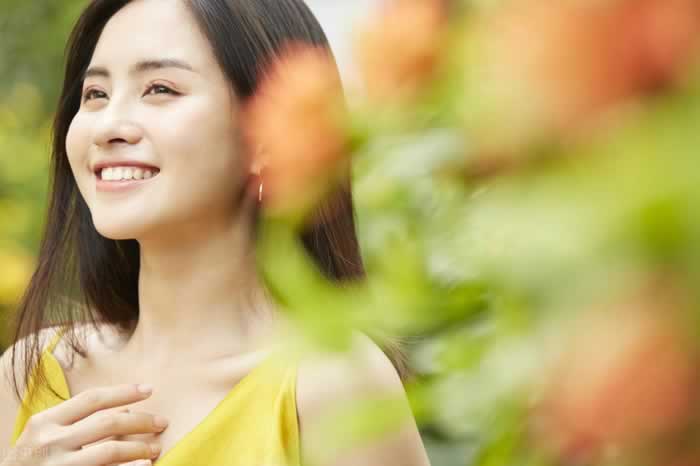 第一次约会,怎么牵女人的手不会被甩开?_情感