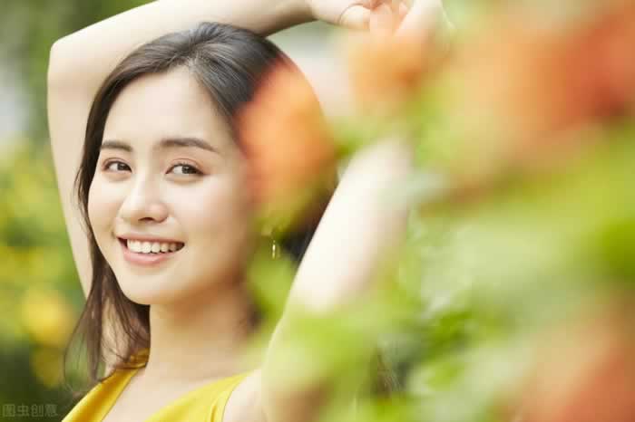 第一次约会,怎么牵女人的手不会被甩开?_情感