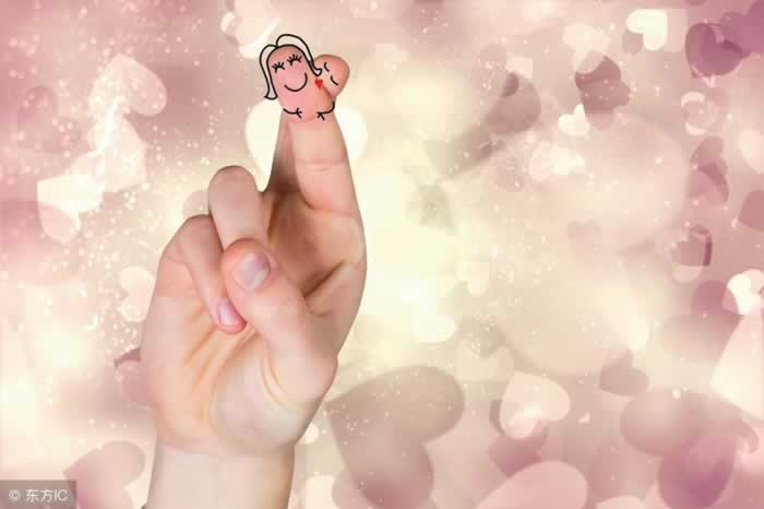 女人有这5个奇怪动作,往往有异心,男人要注意_情感