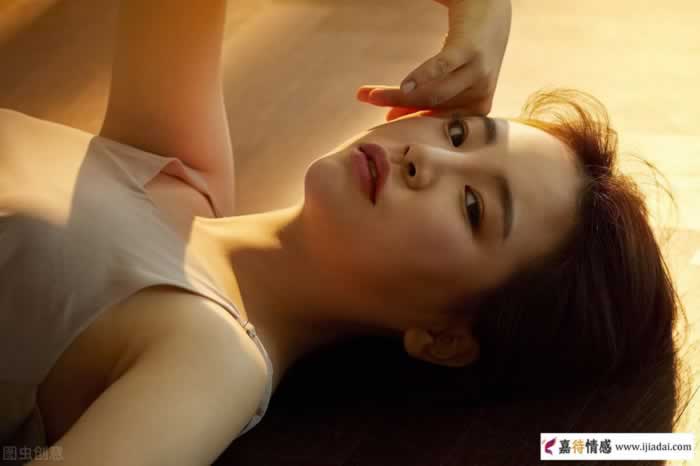 情感丰富的女人,一般会有这4个明显特征_情感