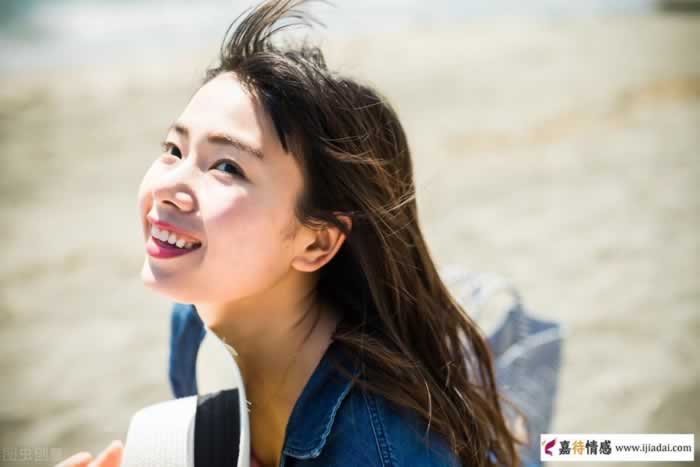 女人动情后,想让你追她,会有这3个迹象_情感