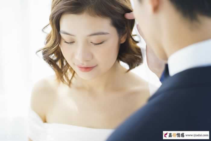 在男人心里,不喜欢化妆的女人,其实更有吸引力_情感