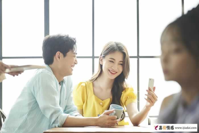 男人心里惦记你,会情不自禁地,为你做“这3件事”_情感