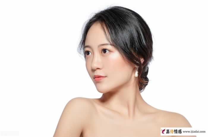 “女人味”到底是什么?藏在3处不起眼的地方_情感