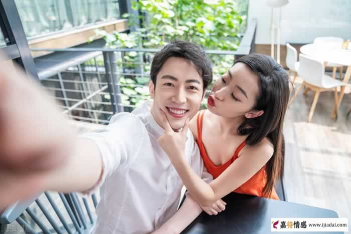 两性相处中女人命好,从敢发脾气开始_情感