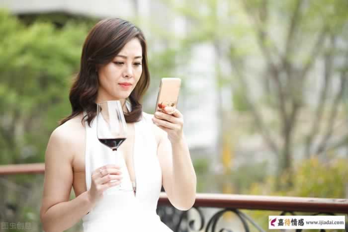 跟中年女人约会,浪漫已过时,现在流行这3种状态_情感