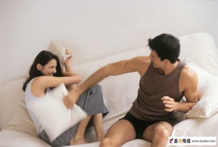 异性交往,女人再爱,混迹这2种圈子的男人都不要交_情感
